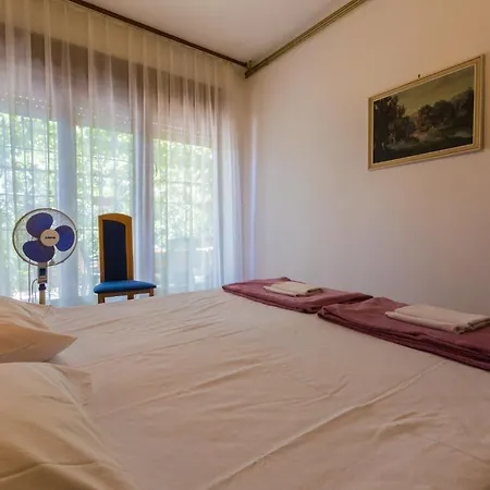 Barisic 公寓 德拉马利